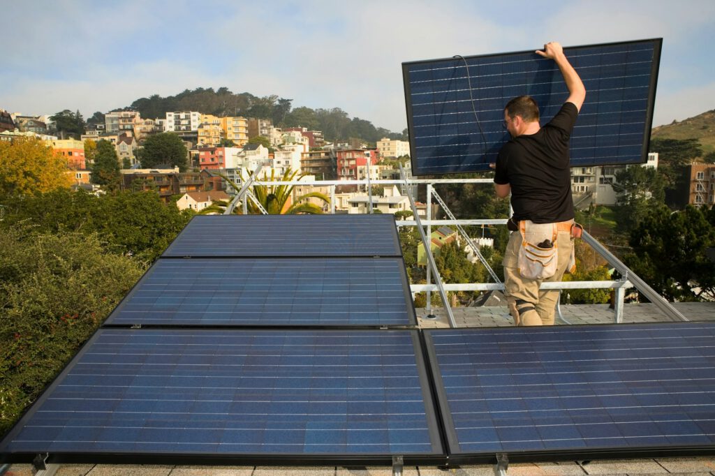 Man kann die Solaranlage in Eigenmontage aufbauen