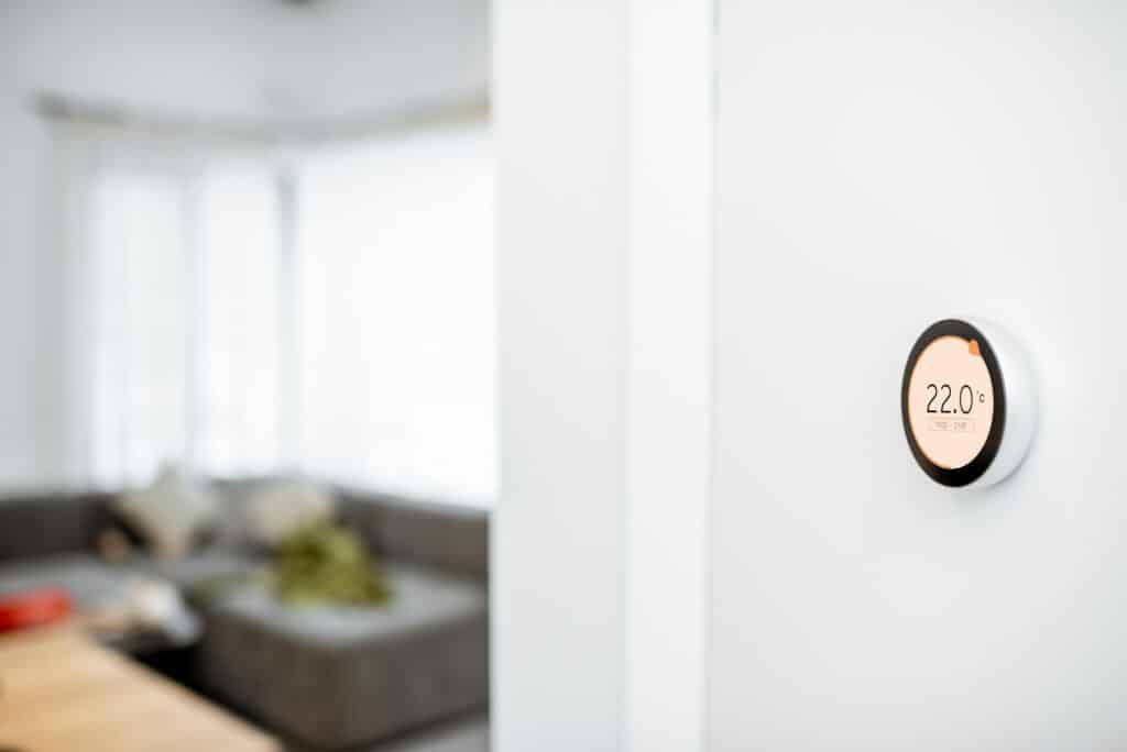 Smarter Heizregler an der Wand