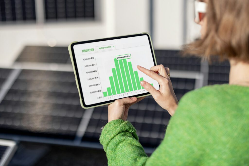 Monitoring der Solaranlage auf einem Tablet